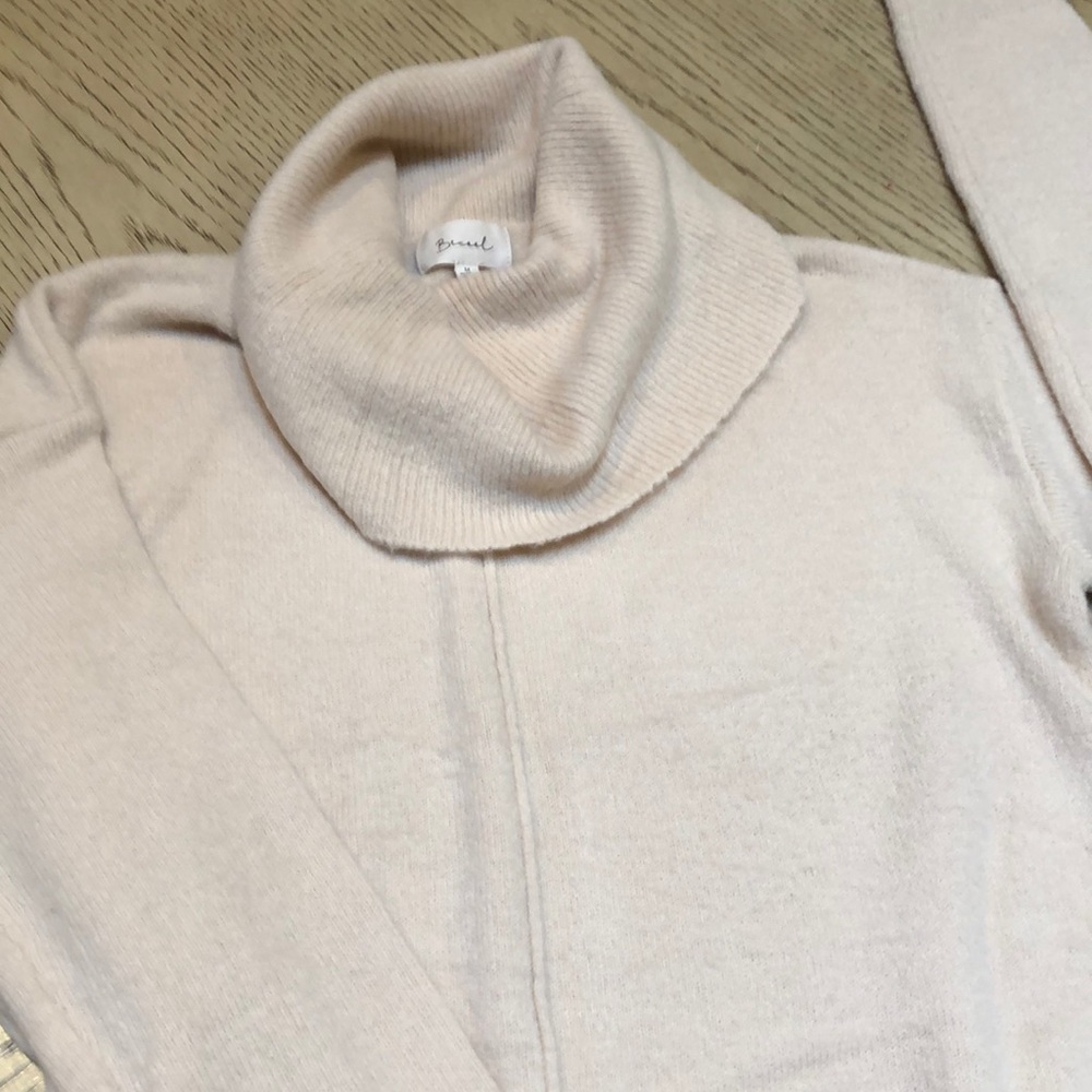 Sweater - Picture 4 of 5